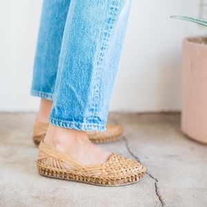 Mohinders women’s woven flat.